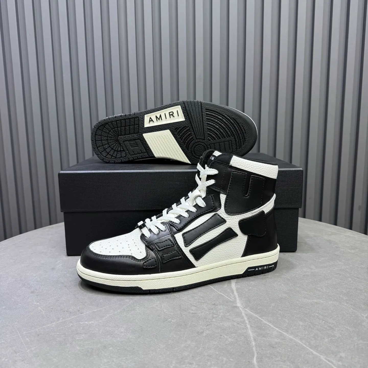 Men's shoes💰620💰 AMIRI AMIRI trendy brand hot sale🔥 Available all year round✅Couples💑 Official website synchronization Imported fabrics 1⃣️ratio 1⃣️Re-engraved, original factory special original sole, 35-45 (38.45. Non-refundable)